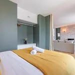 Charming 2 Bedroom - Old