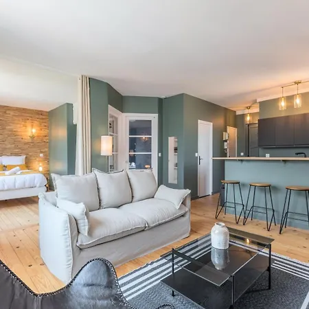 Charming 2 Bedroom - Old