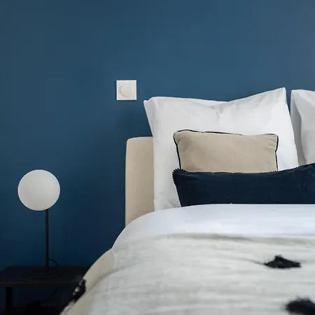 Charming 2 Bedroom - Old Lille