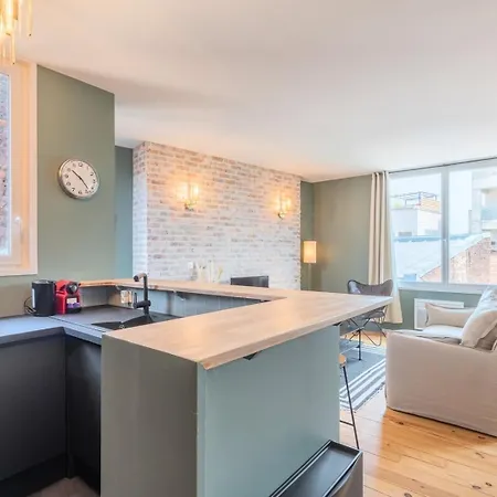 Charming 2 Bedroom - Old