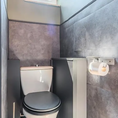 Charming 2 Bedroom - Old Lille