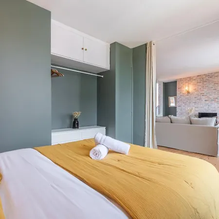 Charming 2 Bedroom - Old