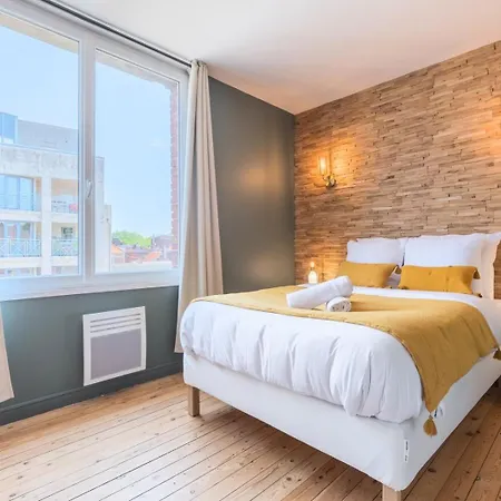 Charming 2 Bedroom - Old Apartman