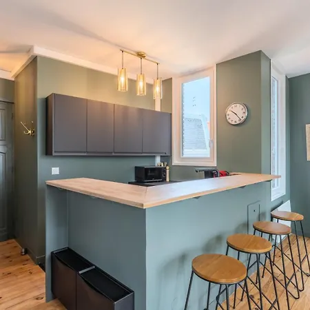 Charming 2 Bedroom - Old *