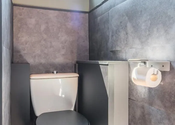 Charming 2 Bedroom - Old Lille