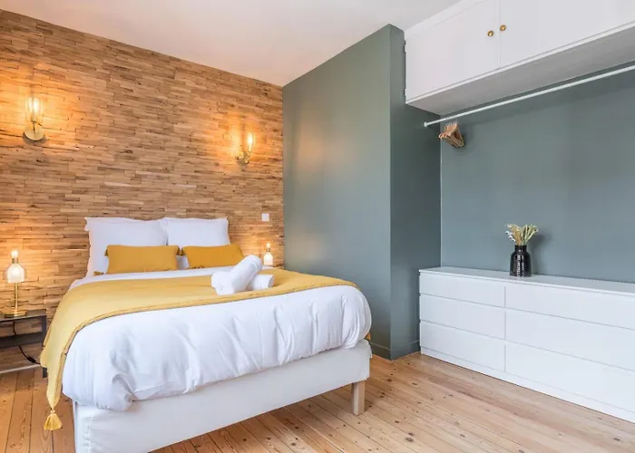 Apartment Charming 2 Bedroom - Old