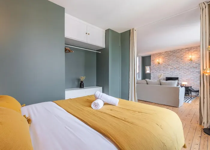 Charming 2 Bedroom - Old