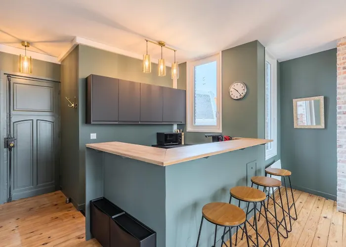 Charming 2 Bedroom - Old *