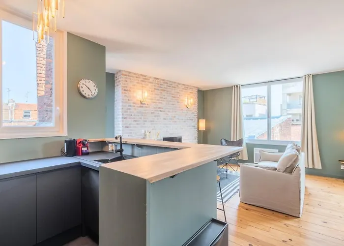 Charming 2 Bedroom - Old