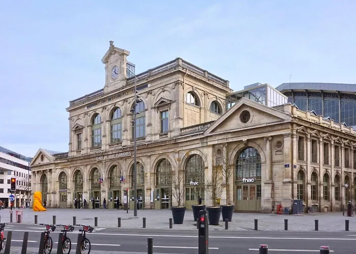 Charming 2 Bedroom - Old Apartment *